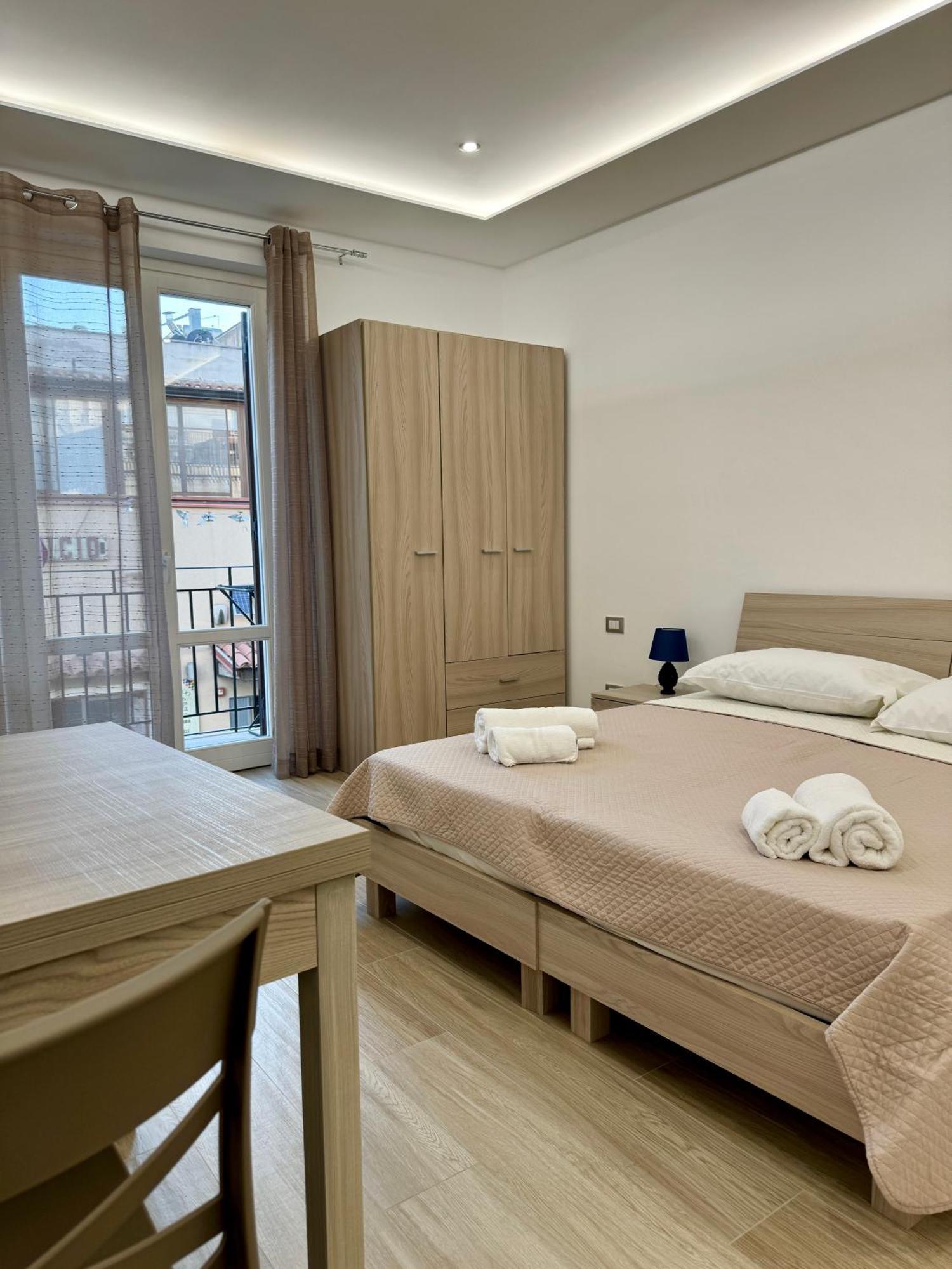 Terrasini Center Apartments Exteriör bild